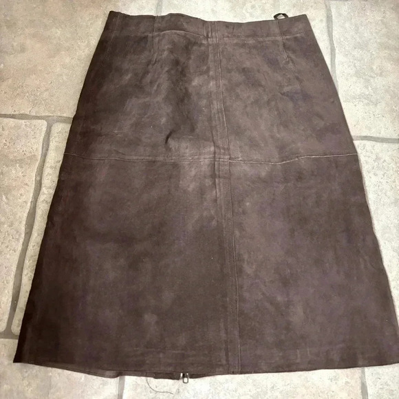 Vintage Isaac Mizrahi suede a line skirt in size 8. Timeless. - Picture 1 of 5